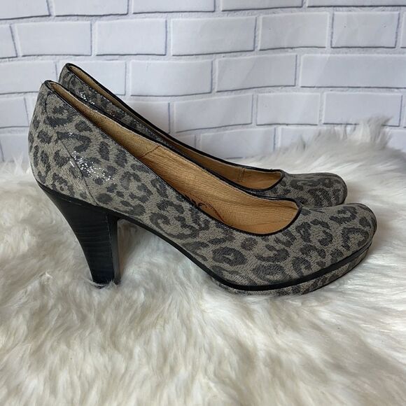 Sofft Ortholite Grey Cheetah Print Heels S… - Picture 4 of 6